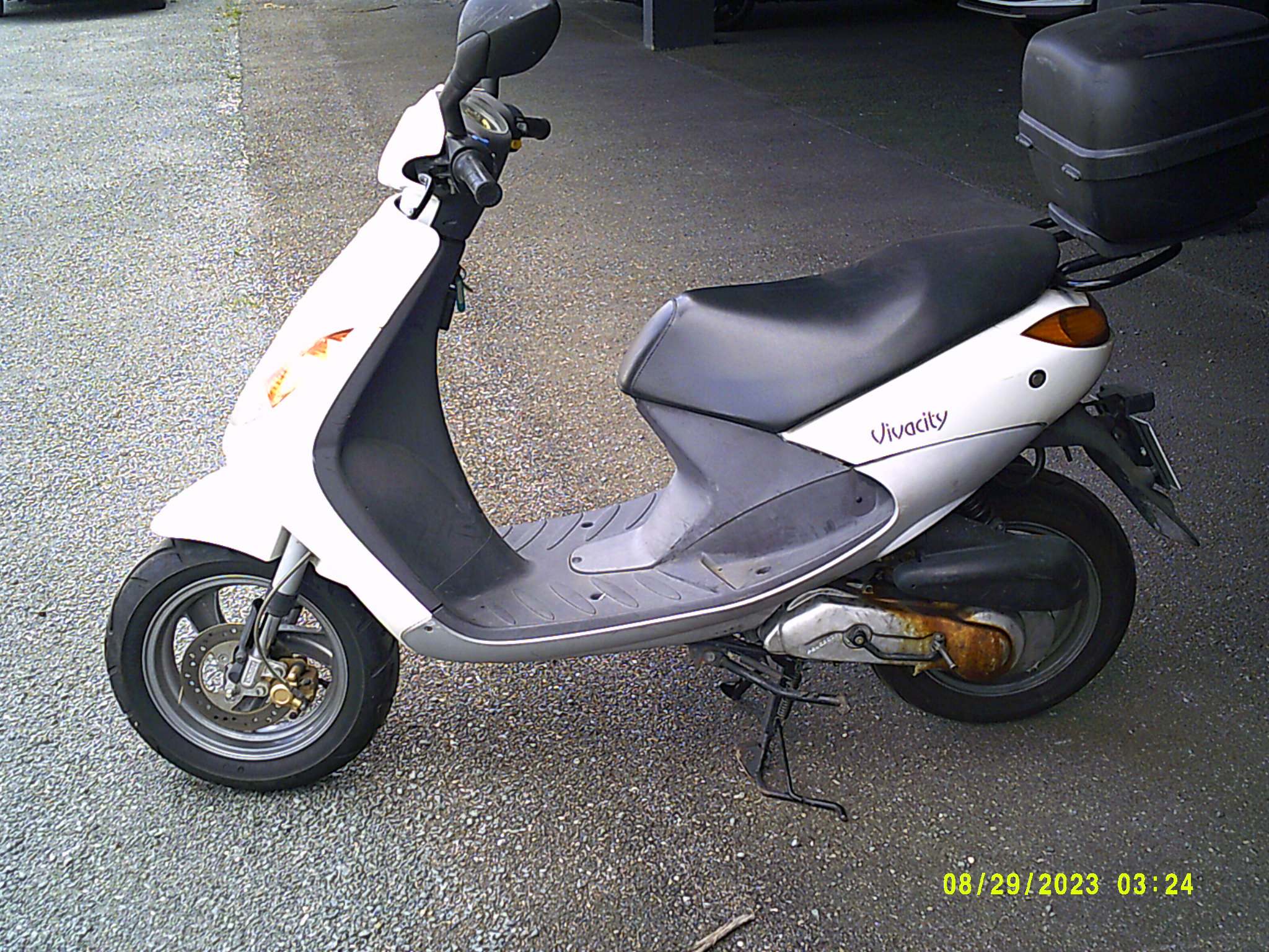 Scooter PEUGEOT Vivacity essence vendu à 260 00 encheres domaine